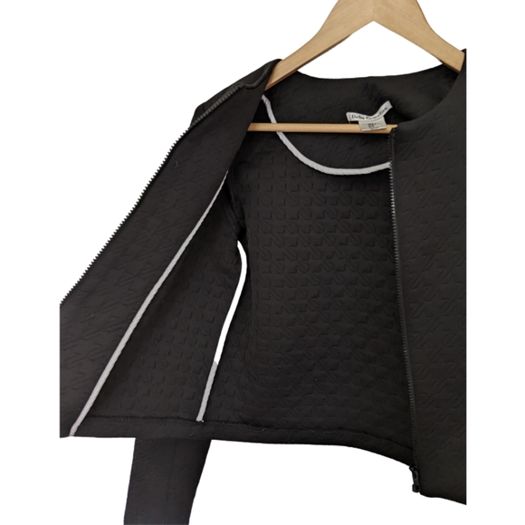 π$5 or free with bundleπ Quilted zip jacket blazer - Picture 3 of 5